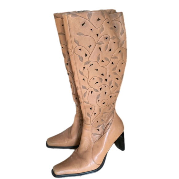 Deacon - Leather - Brown/cream - Cut Out Floral
Knee High Heel Boots - Size 7 - Picture 3 of 13